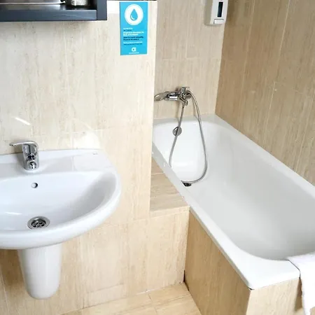 Alda Estacion מלון *