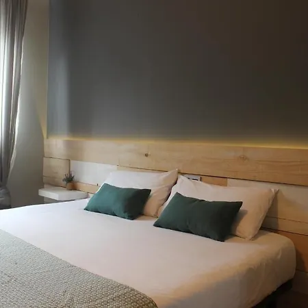 Alda Estacion מלון *